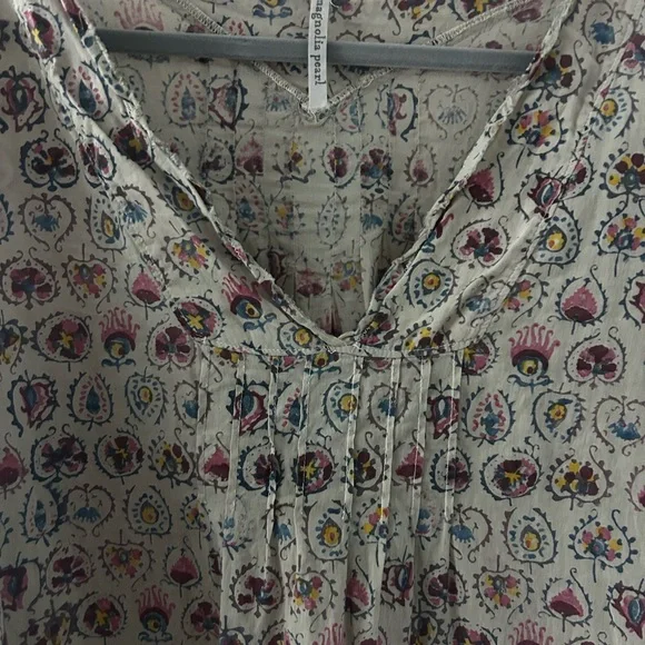 Magnolia Pearl Brown Flower Pintuck three-quarter length sleeves - Picture 2 of 7